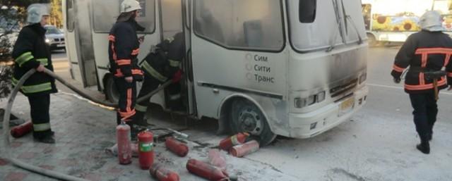 В Омске во время движения загорелся пассажирский автобус