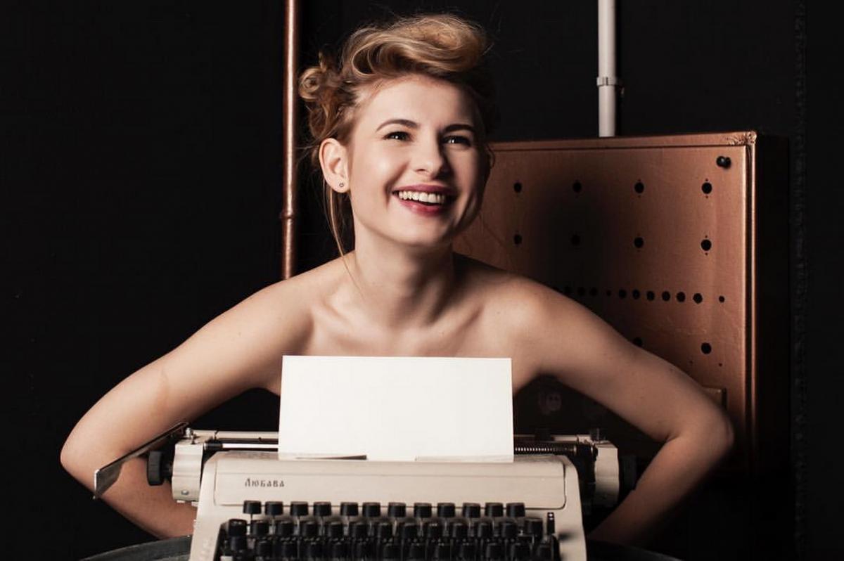 Роковая сердцеедка из «Ералаша» сводит мужчин с ума. История лопоухой разлучницы Анны Цукановой-Котт