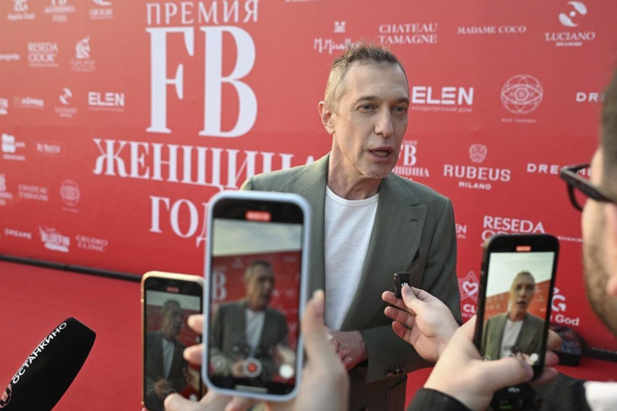 «Тошнотворные звезды». Критик Соседов назвал троицу артистов, которых надо изгнать с телевидения