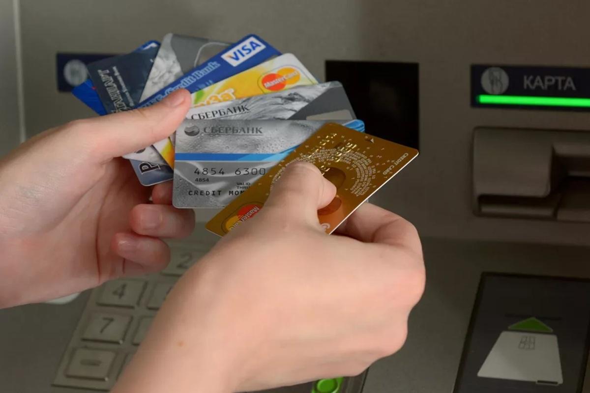 Наличные уходят в прошлое: 59% россиян платят в магазинах только картой — наличные уходят в прошлое