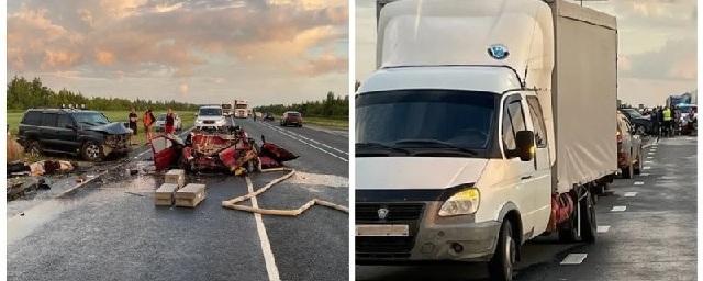 В ДТП под Саратовом три человека погибли и шестеро пострадали