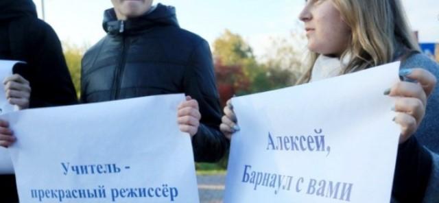 В Барнауле провели пикет в поддержку фильма «Матильда»