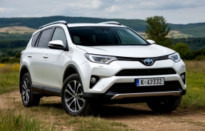 На российском авторынке начались продажи Toyota RAV4 из Китая