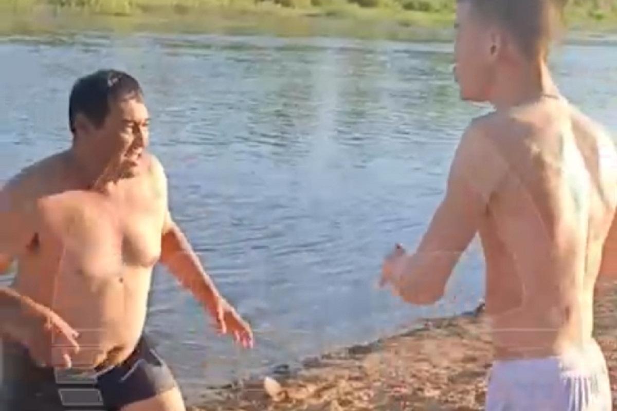 На пляже Оренбурга отдыхающие избили двух мигрантов-педофилов, фотографировавших девочек
