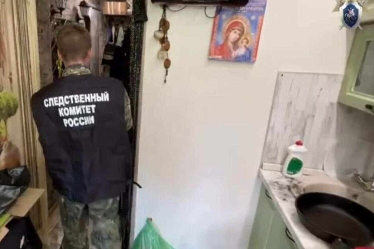 По факту обнаружения трех тел в одной из квартир Петербурга возбуждено уголовное дело