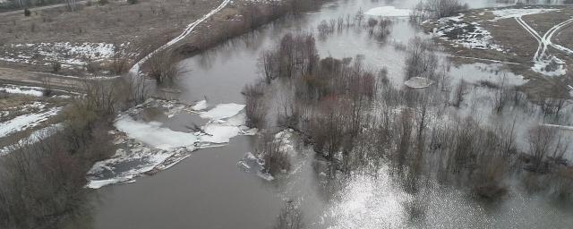 В Тамбовской области затопило мост между двумя селами
