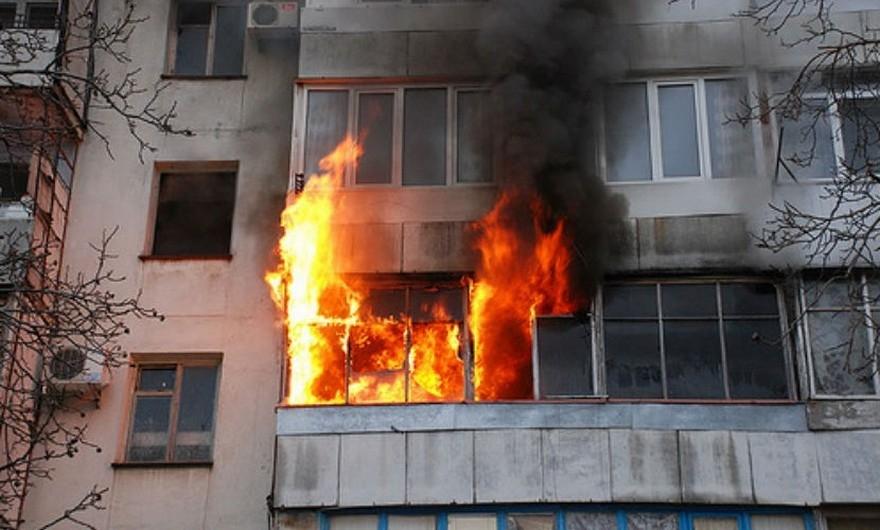 В Туле женщину спасли из горящей квартиры