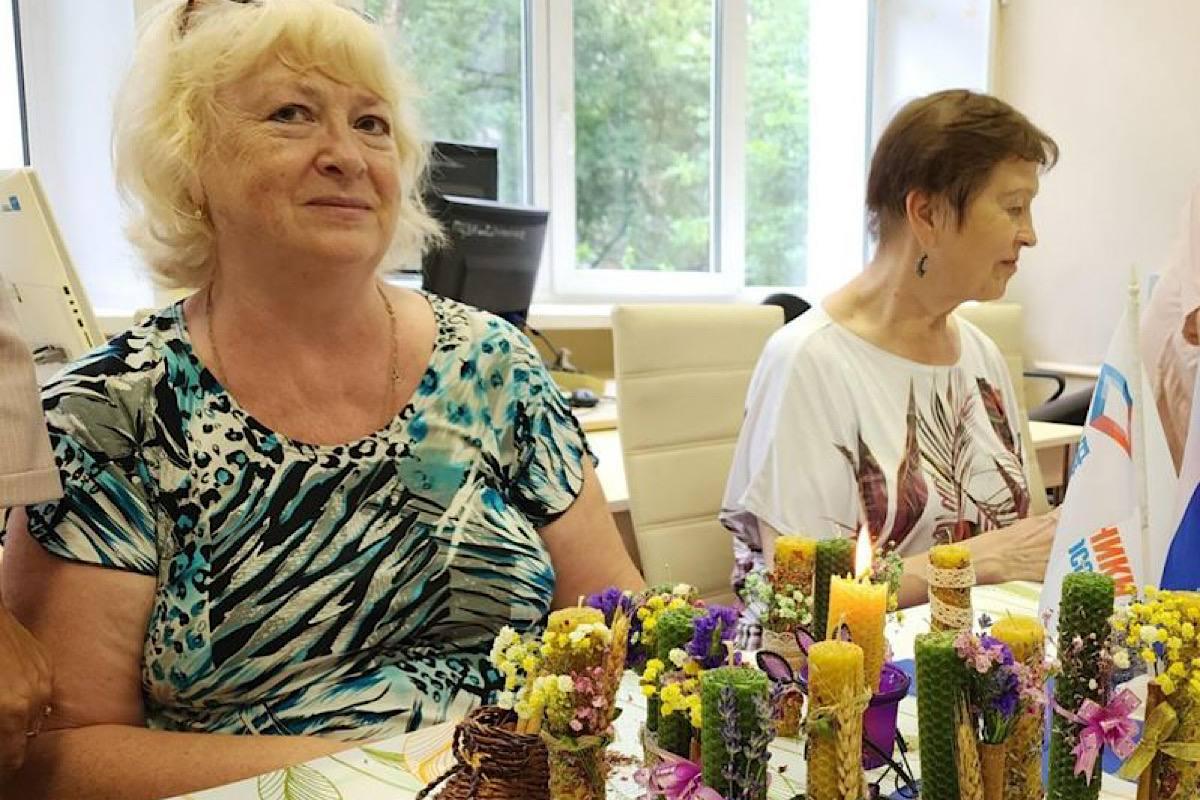 В городском округе Пушкинский прошел мастер-класс по изготовлению свечей с летними ароматами