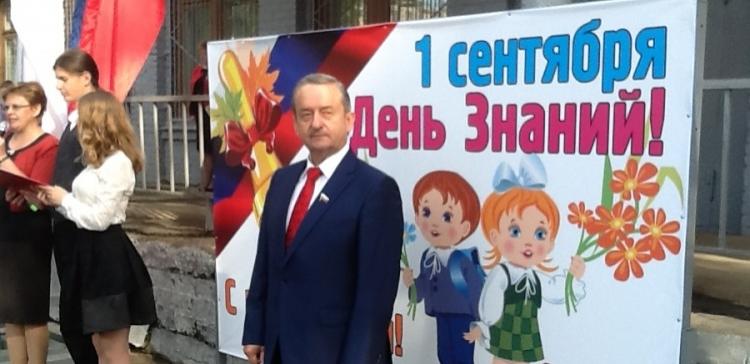 Глава ЗСО Шевцов 1 сентября посетил линейку в череповецкой СОШ №20