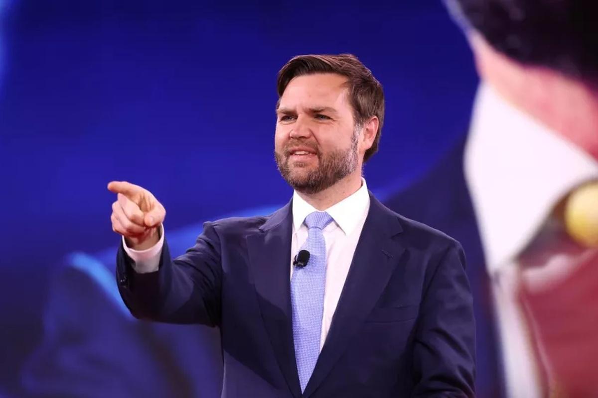 Вэнс заявил, что США хотят диалога России и Украины