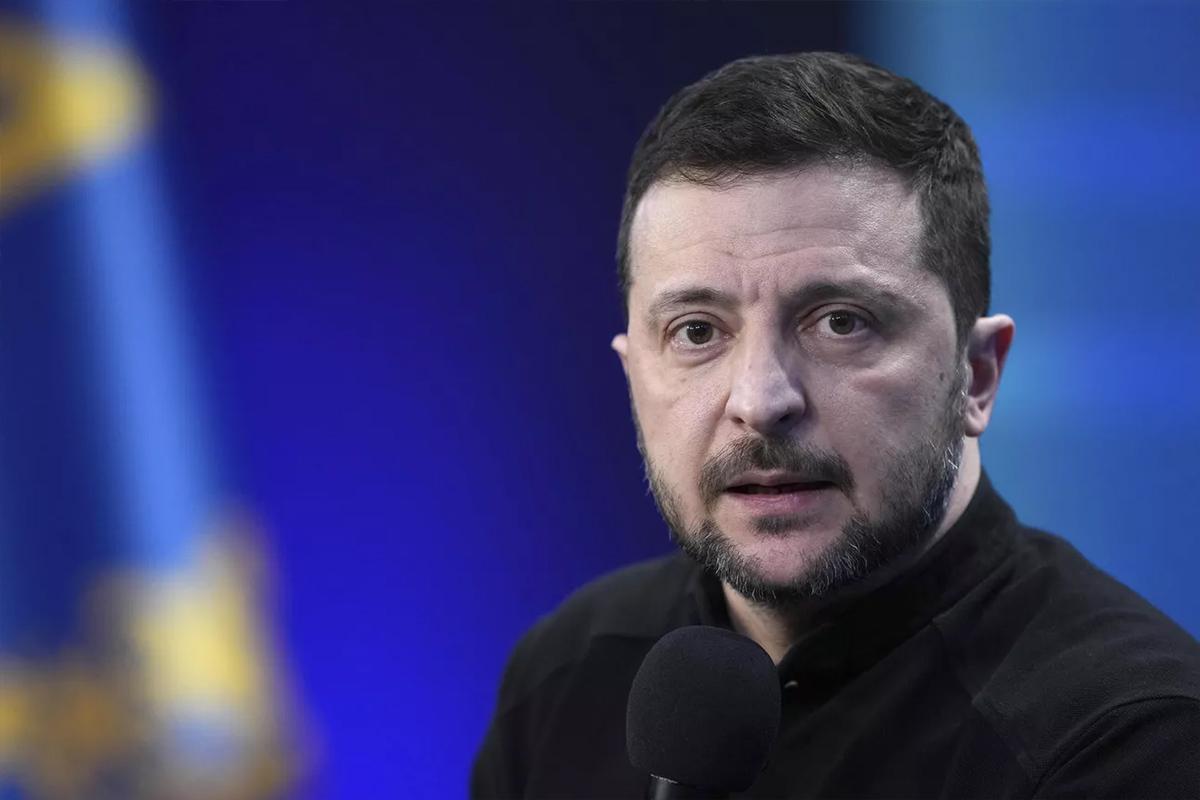 Зеленский сообщил о согласовании новых боевых операций СБУ