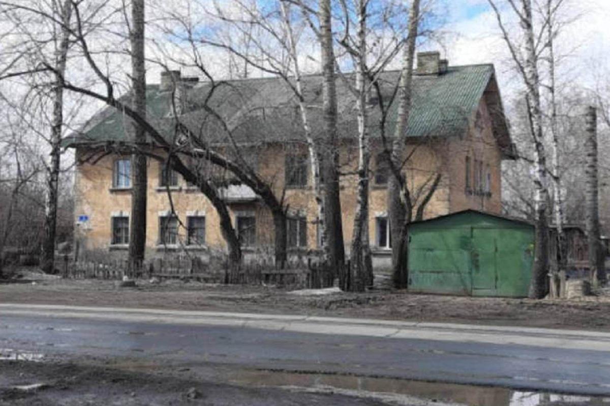 Из-за разрушающегося дома в Новосибирске хотят ввести режим повышенной готовности