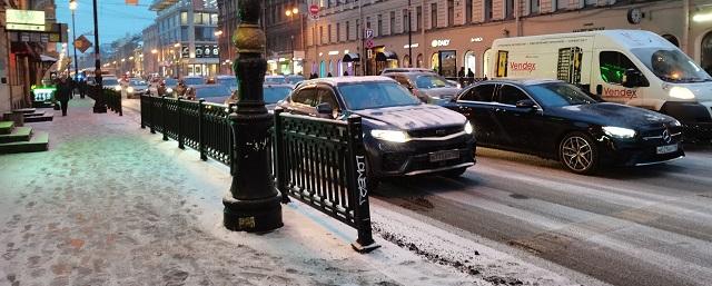 Критическая нехватка дворников и механизаторов привела к очередному «снежному коллапсу» в Петербурге