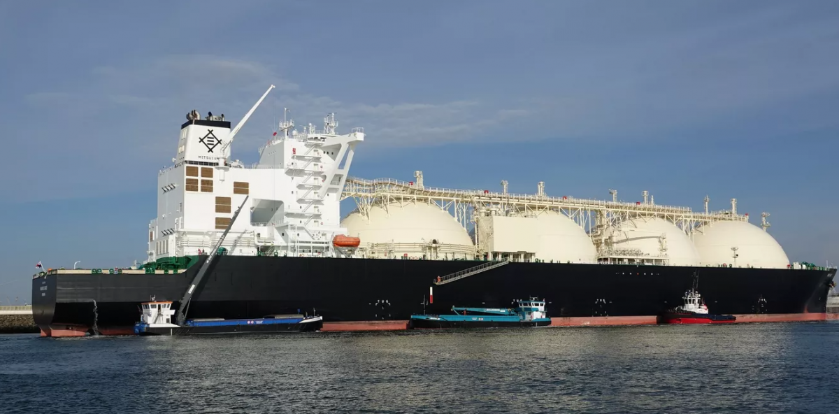 Стало известно о десятках простаивающих танкеров из-за санкций США