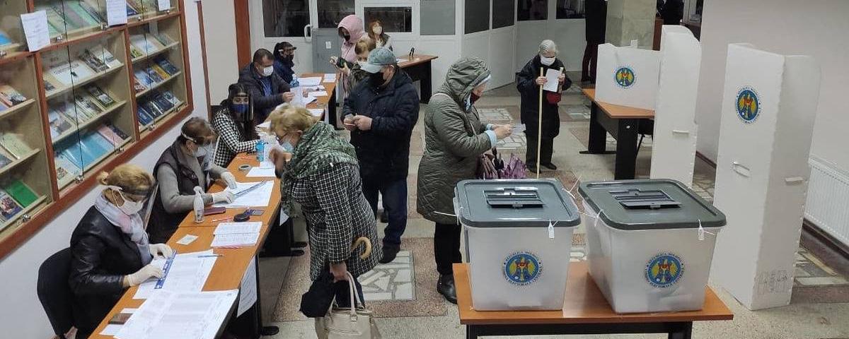Жители Молдавии выберут президента страны во втором туре голосования