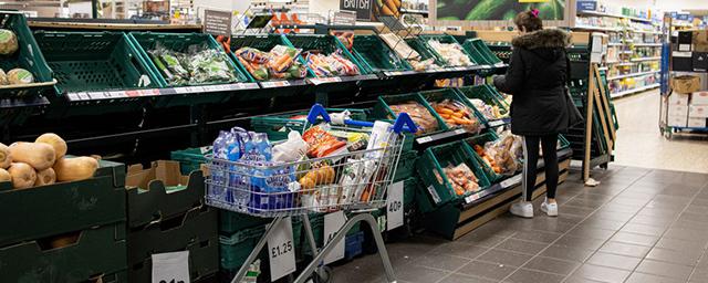 Британцы закупают впрок продукты и чистящие средства из-за роста цен