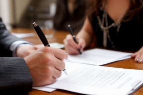 Тысячи разведенных граждан Польши обнаружили, что все еще женаты