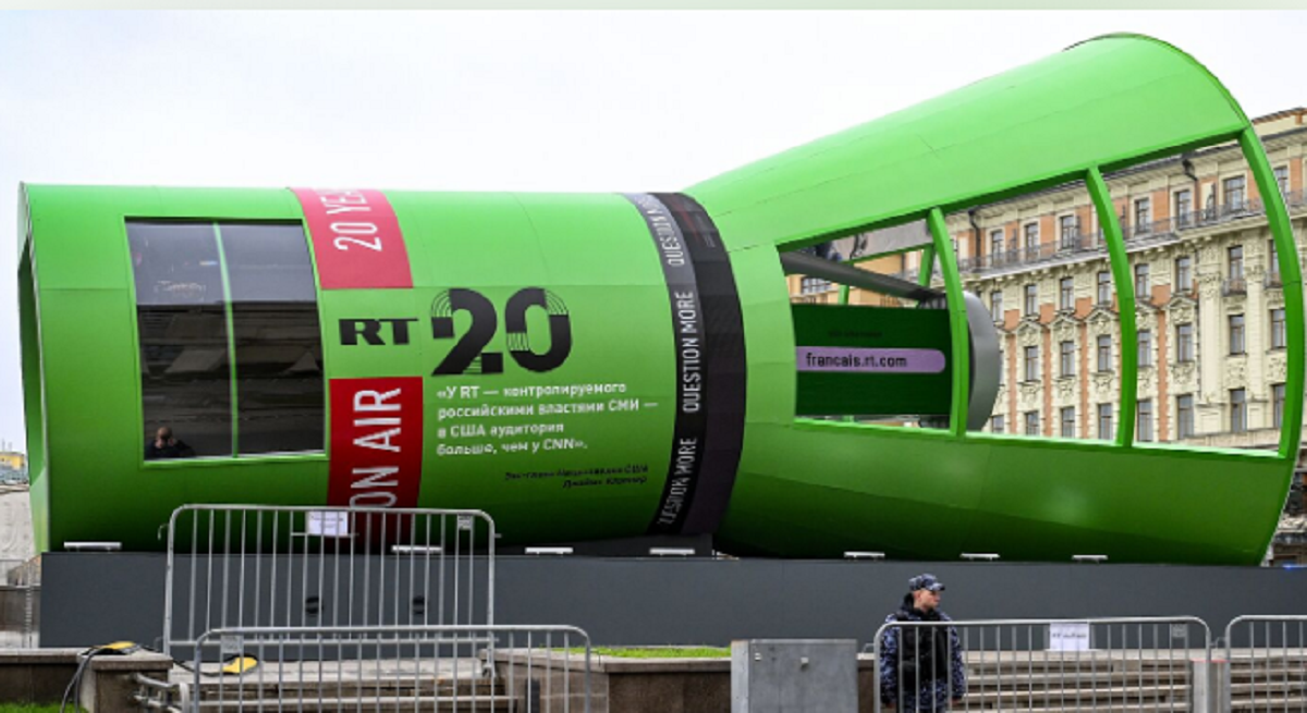 На Манежной площади появился гигантский рупор от RT