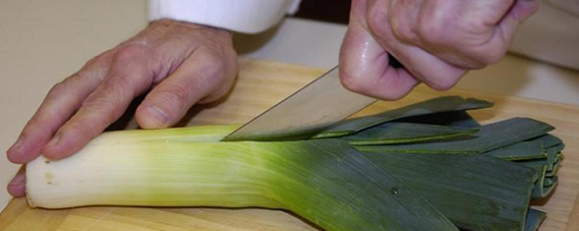 Диетолог Бинатова рассказала о пользе и вреде лука-порея