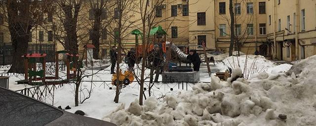 В Петербурге внесут изменения в правила парковки во дворах, чтобы не мешать спецтехнике