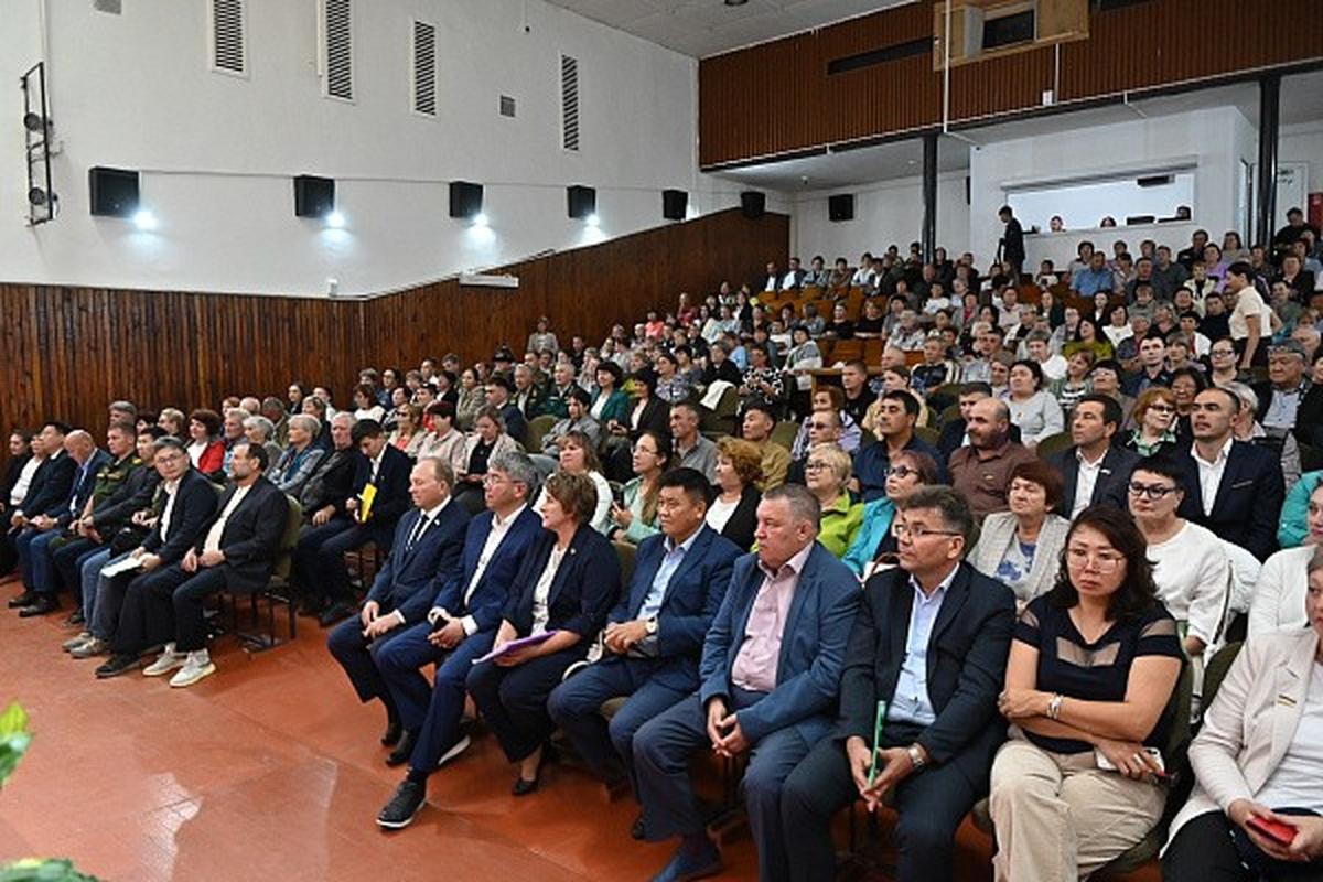 Глава Бурятии Алексей Цыденов провел встречу с жителями Бичурского района