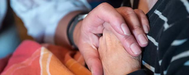 Врач-реабилитолог Агапкин сообщил о неочевидном признаке болезни Паркинсона