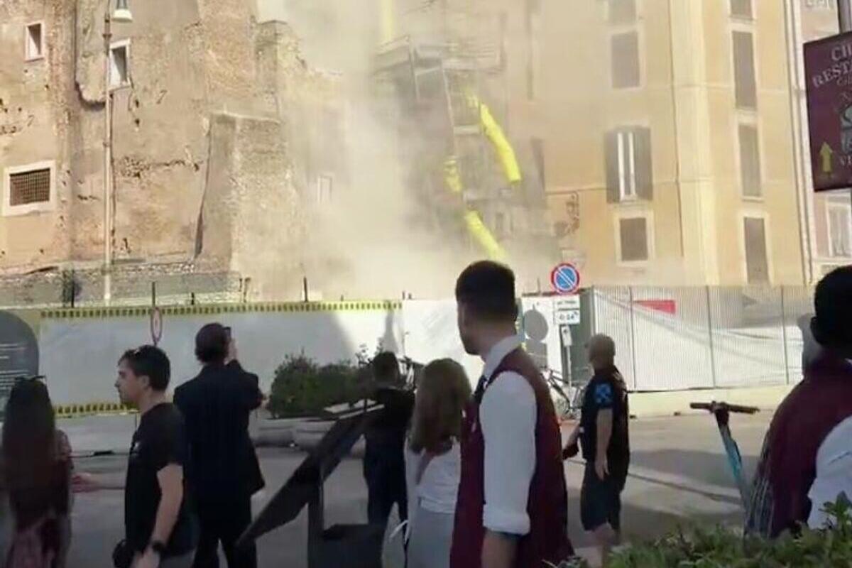 В центре Рима рухнула историческая башня