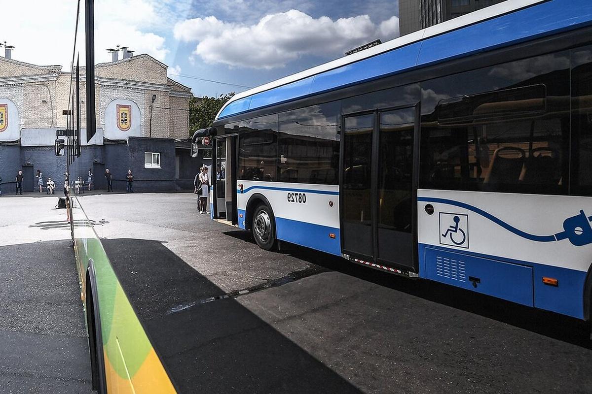 Электробус насмерть сбил пешехода на северо-востоке Москвы