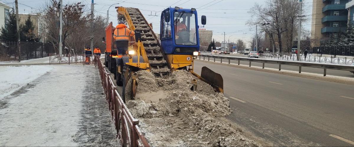 С улиц Иркутска за выходные вывезли более 600 тонн снега