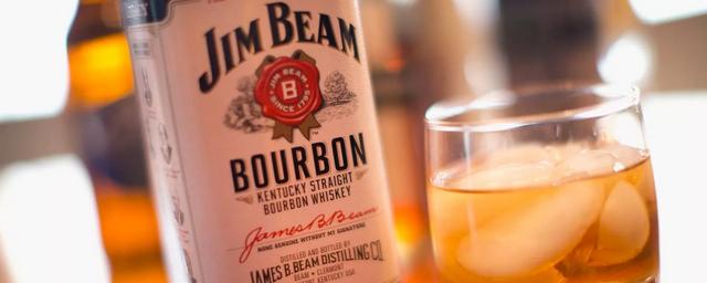 Jim Beam научила графин JIM наливать виски по команде