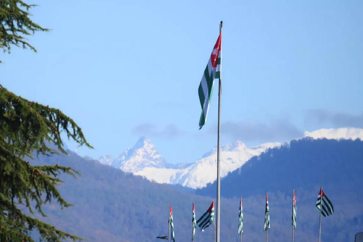 Россияне стали чаще бронировать отели в Абхазии и Катаре на майские праздники