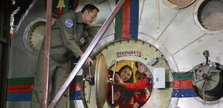 Первый в истории эксперимент «Луна-2015» с женским экипажем завершился