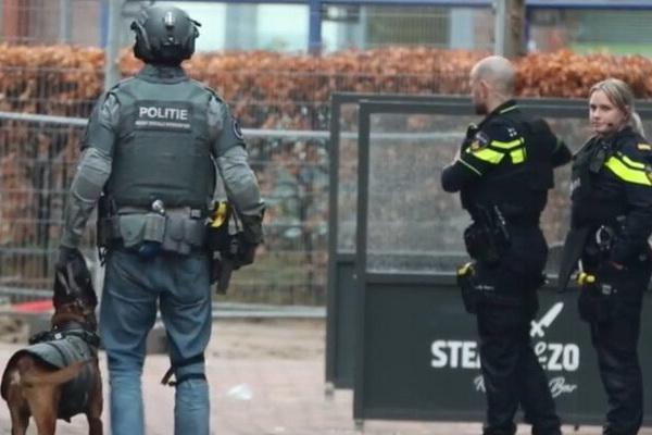 В Нидерландах неизвестный захватил заложников в кафе