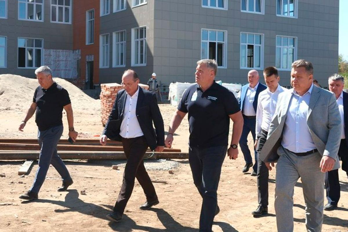 В Астрахани завершается строительство новой школы в микрорайоне Бабаевского