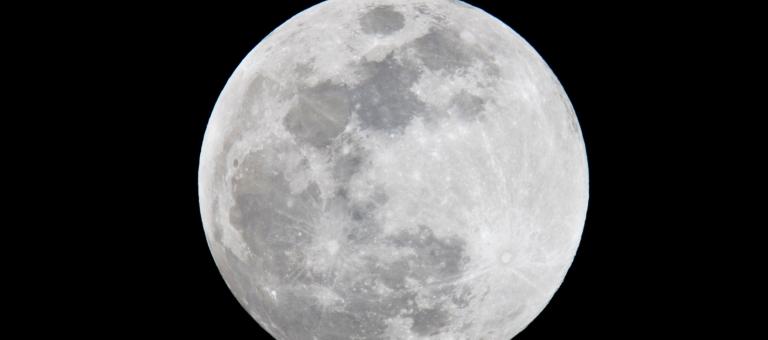 Роскосмос обсуждает создание международной станции на орбите Луны