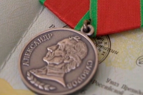 Глава НАО Ирина Гехт передала государственные награды семьям военнослужащих, погибших в зоне СВО