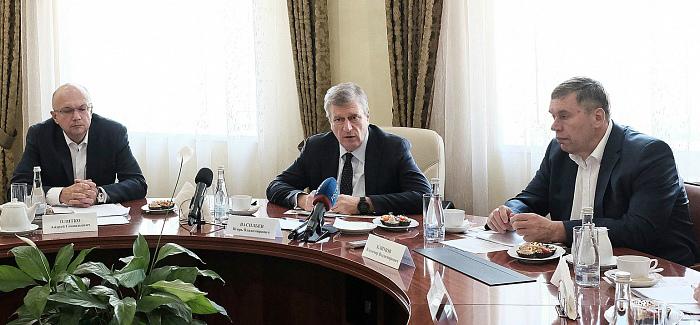 Губернатор Васильев встретился с родственниками погибших военных