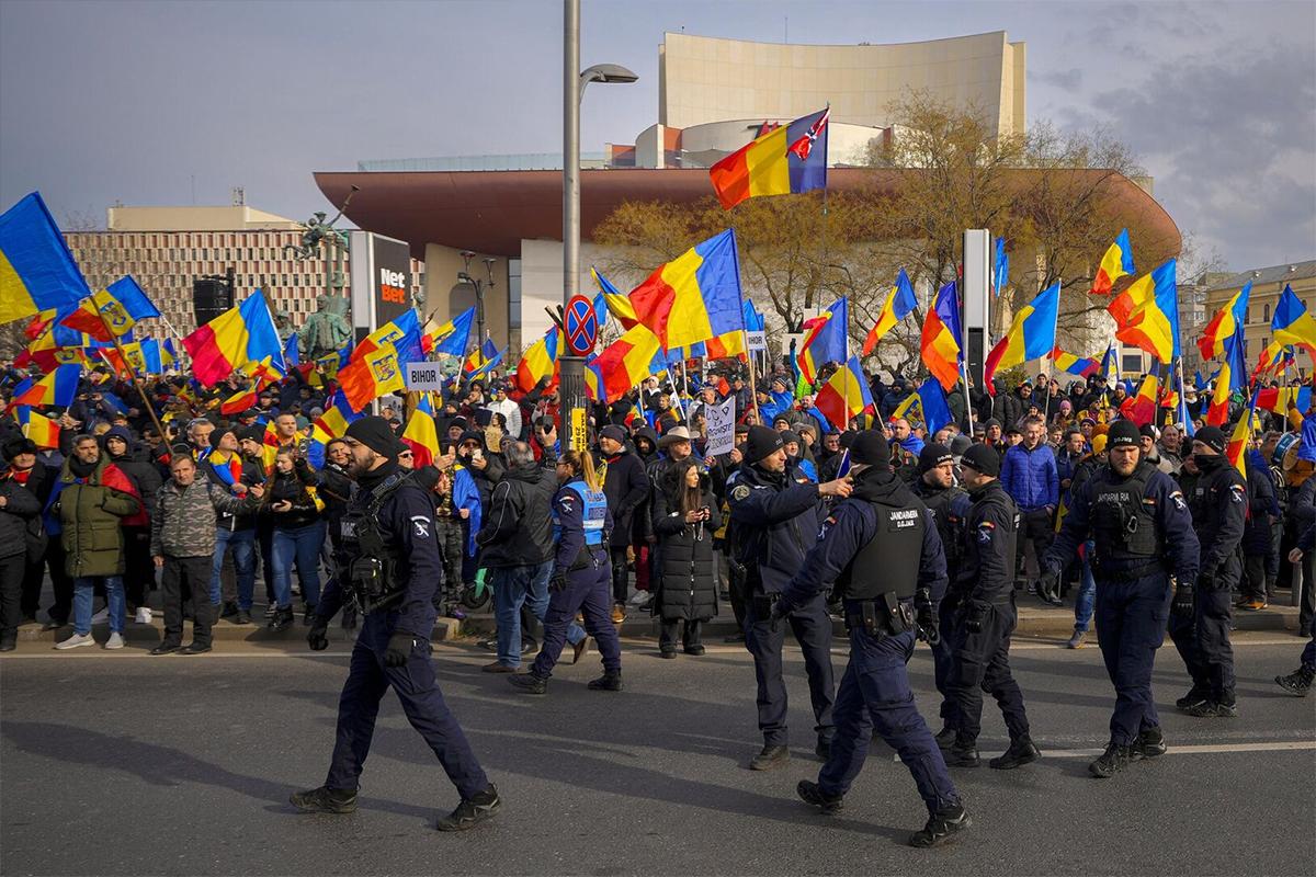 В Бухаресте прошли протесты с требованием честных выборов в Румынии