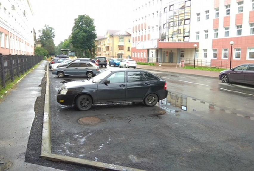 В Орле оборудовали парковку возле детской больницы