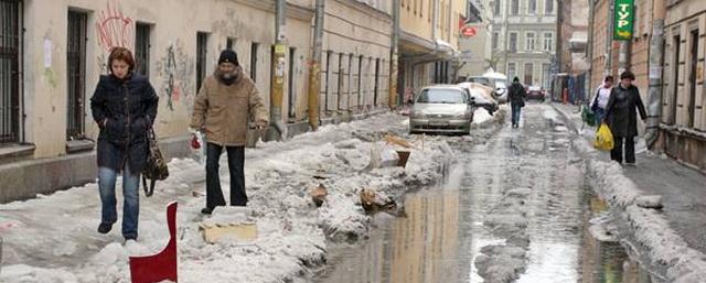 «Можно передвигаться только вплавь»: петербуржцы отругали Комблаг за последствия плохой уборки улиц