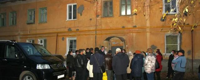 Рязанские власти провели встречу с жильцами аварийного дома в Строителе