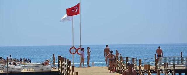 Назвали число российских туристов, которые сейчас находятся в Турции