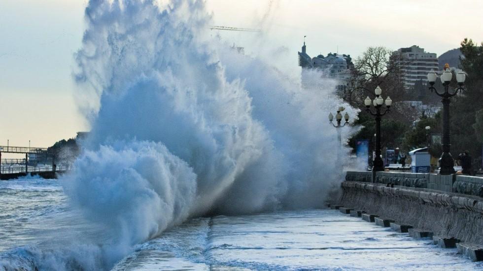 В Крыму на выходные объявили штормовое предупреждение