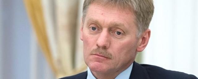 Песков прокомментировал поджог машин у офиса адвоката Учителя