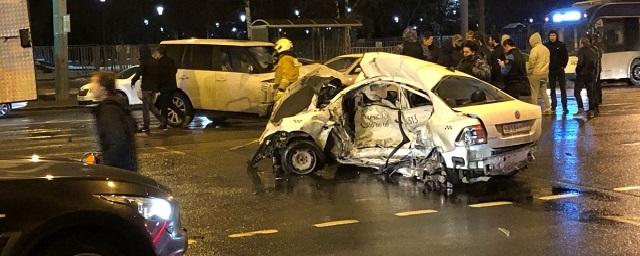 Range Rover раздавил такси на Васильевском острове, погиб  водитель