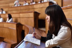 Абитуриентам с высокими баллами ЕГЭ предложили делать скидку на платное обучение