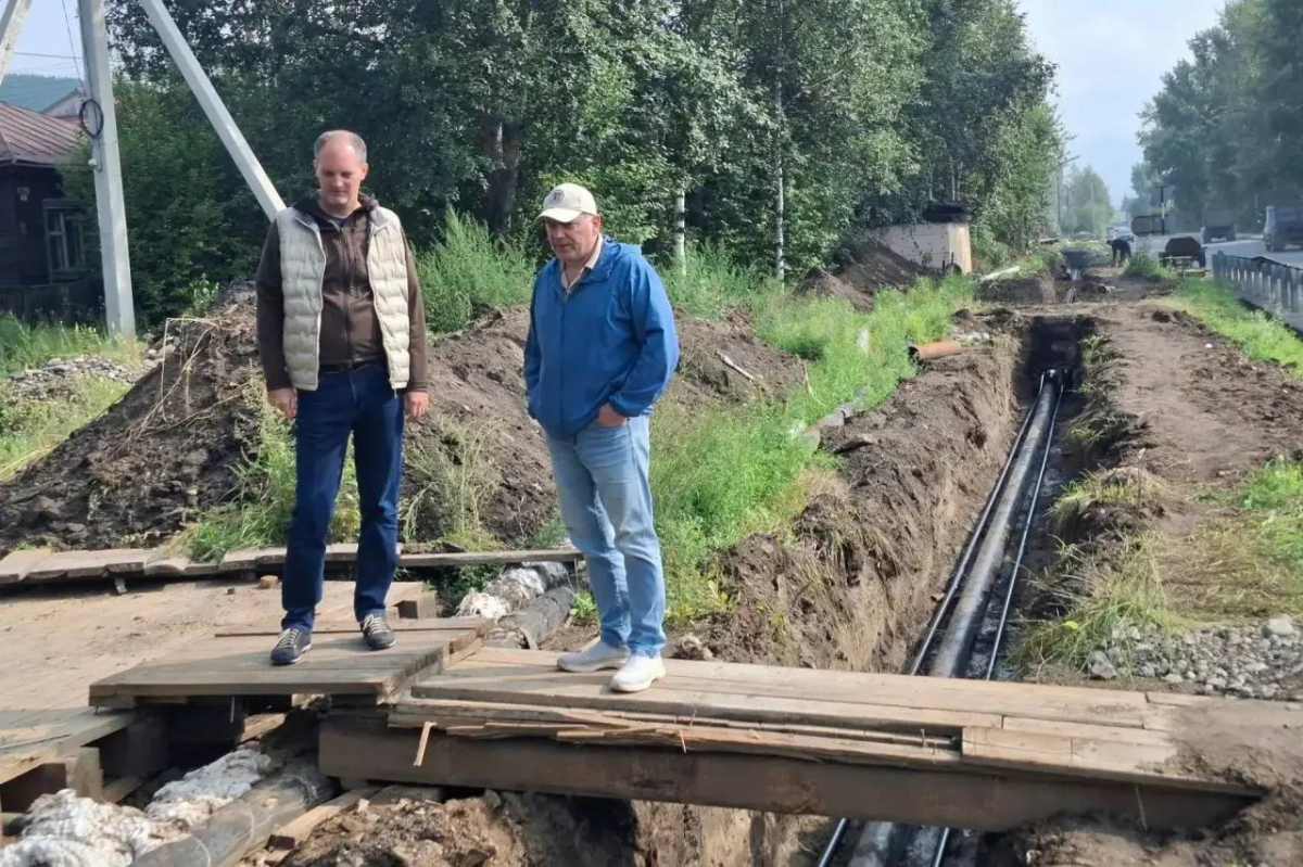 Губернатор Игорь Кобзев: В Бодайбо ремонтируют более 3,2 тыс. метров теплосетей перед отопительным сезоном, все работы ведутся под постоянным контролем