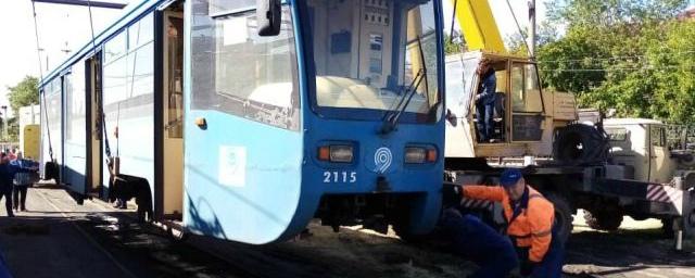 В Омск привезли еще два трамвайных вагона из Москвы