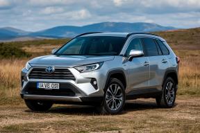 RAV4 за 900 тысяч сверху: почему Toyota в России дорожает на глазах