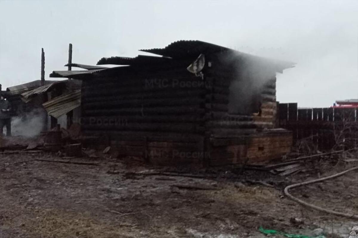 В Иркутской области при пожаре в частном доме погибли четыре человека